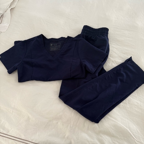 FIGS- Navy Blue Scrub Set - Picture 1 of 12
